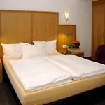 فندق Conti Am Hauptbahnhof 3*