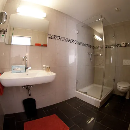 Otel Conti Am Hauptbahnhof 3*
