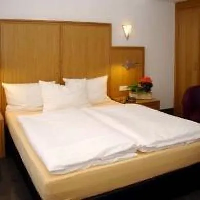 Hotell Conti Am Hauptbahnhof 3*