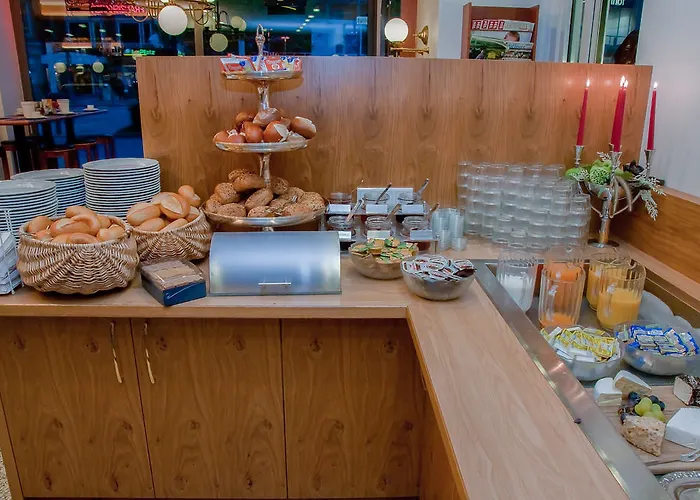 Conti Am Hauptbahnhof Hotell 3*