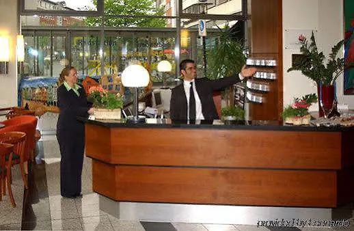 Conti Am Hauptbahnhof Hotell